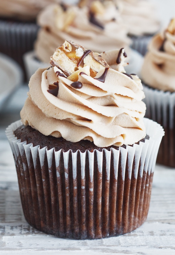 Luscious_Chocolate_Cupcakes_with_Mousse_Fililng_1